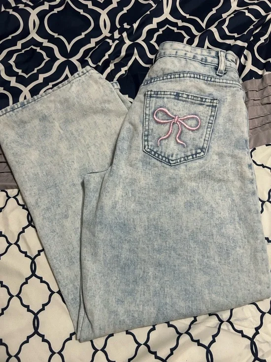 SHEIN Light Wash Wide Leg Jeans with Pink Bow Patch - Picture 1 of 2